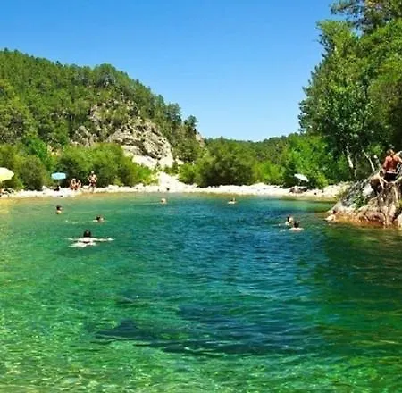 Vue Mer, Riviere Et Montagnes